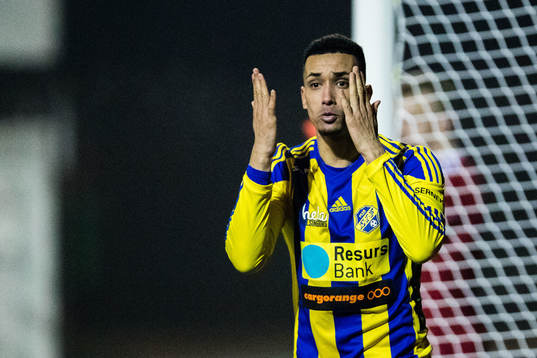 Eskilsminnes Samuel Aziz deppar