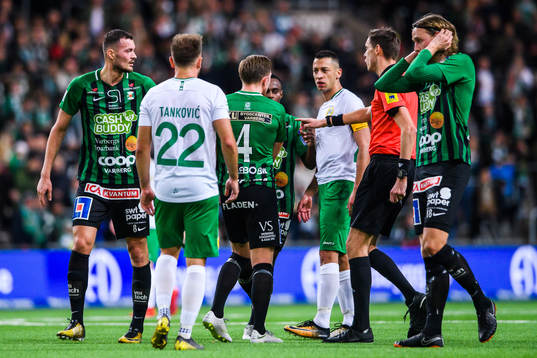 Irriterat mellan Varbergs Jesper Modig och Hammarbys Nikola