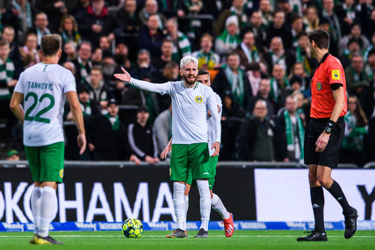 Hammarbys Simon Sandberg reagerar