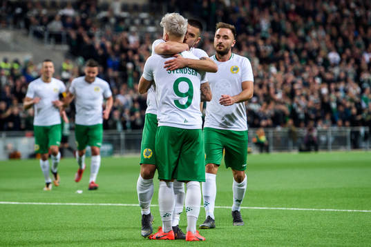 Hammarbys Vladimir Rodic jublar med Sander Svendsen