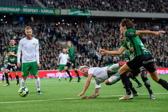 Hammarbys Sander Svendsen faller