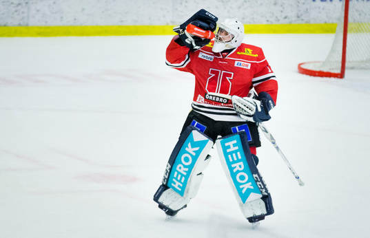 Örebros målvakt Jhonas Enroth deppar