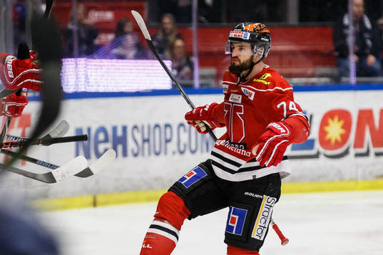 Örebros Nick Ebert jublar