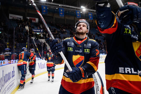 Djurgårdens Emil Bemström jublar
