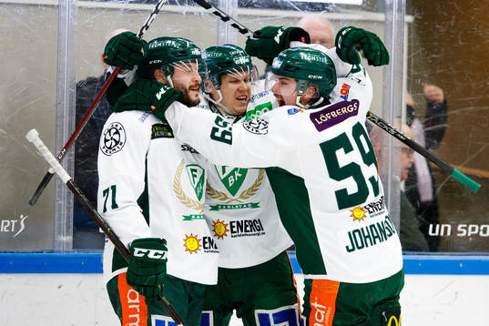 Färjestads Daniel Viksten jublar