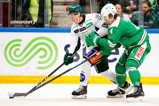Färjestads Oskar Steen och Rögles Kodie Curran