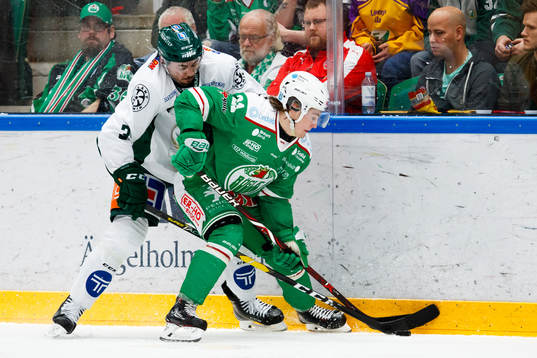 Färjestads Jens Westin och Rögles Nils Höglander