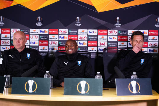 Uwe Rösler, head coach, Fouad Bachirou and Markus