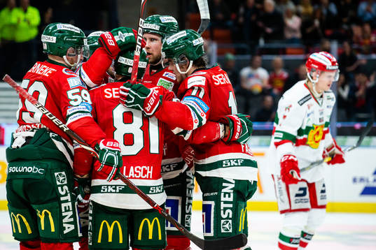 Frölundas Samuel Fagemo jublar med lagkamrater