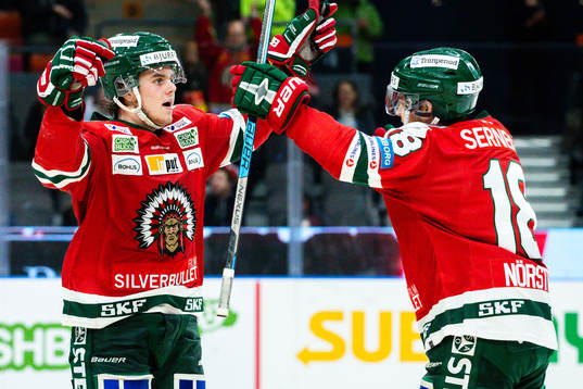Frölundas Samuel Fagemo jublar med lagkamrater