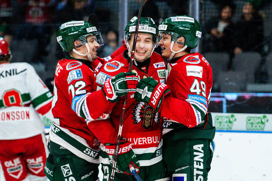 Frölundas Max Friberg jublar med lagkamrater