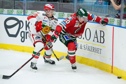 Moras Michael Haga och Frölundas Joel Mustonen