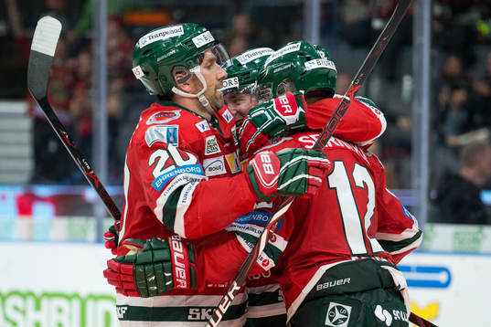 Frölundas Joel Lundqvist och Joel Mustonen jublar och