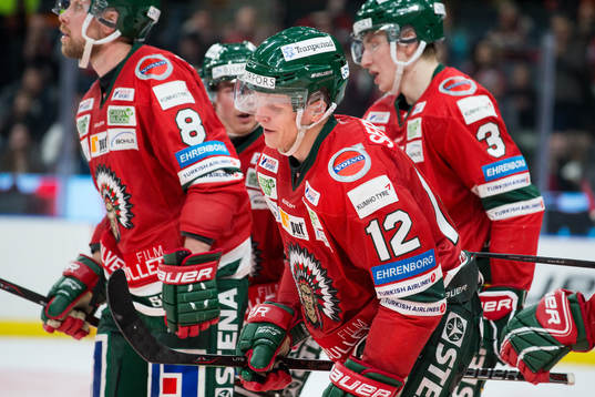 Frölundas Max Friberg jublar med lagkamrater