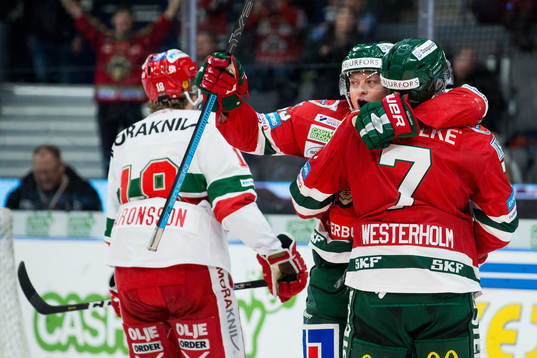 Frölundas Rhett Rakhshani jublar ihop med Frölundas