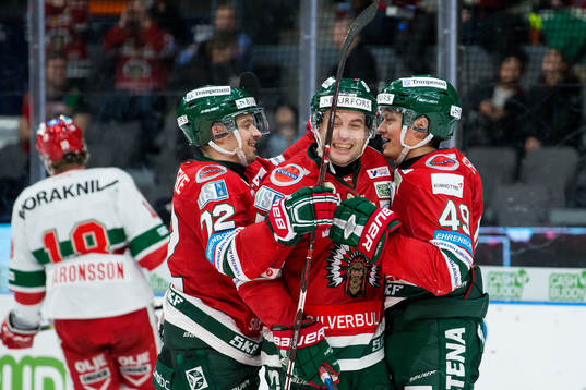 Frölundas Rhett Rakhshani jublar ihop med Patrik Carlsson
