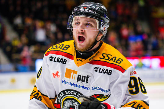 Luleås Robin Kovacs jublar