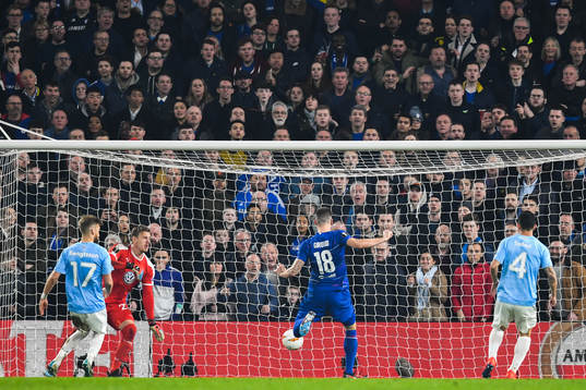 Olivier Giroud of Chelsea scores 1-0