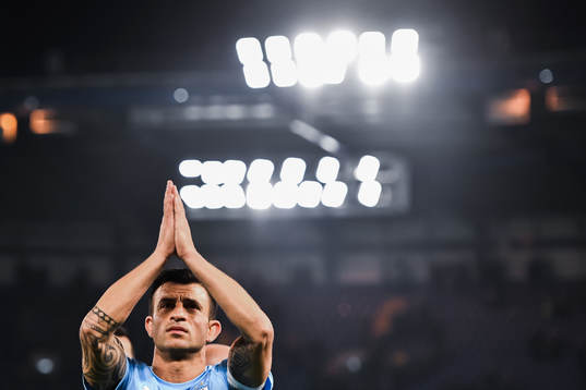 Behrang Safari of Malmö FF thanks the supporters