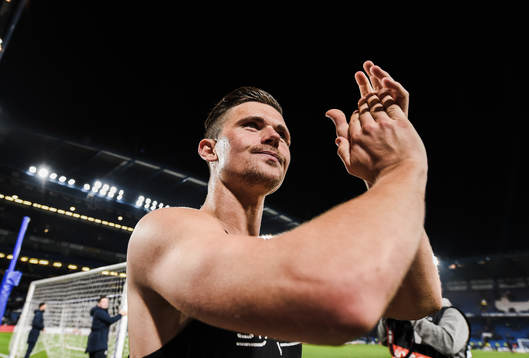 Marcus Antonsson of Malmö FF thanks the supporters