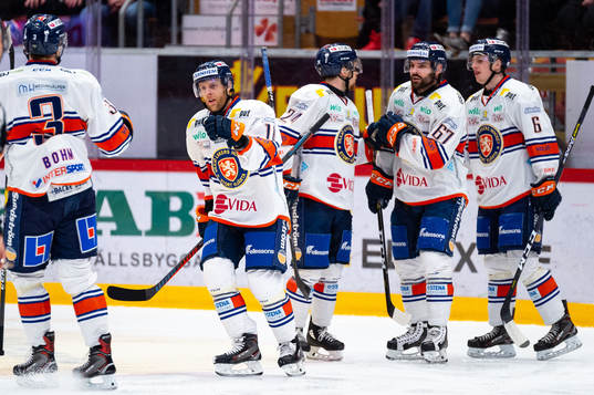 Växjös Kris Versteeg jublar