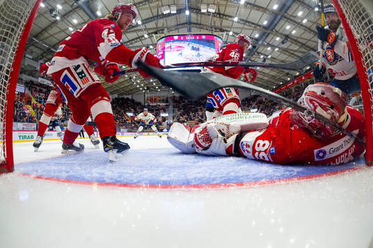 Timrås Oskar Drugge och målvakt Niklas Svedberg