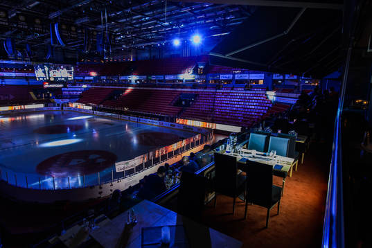 Vy från restaurangen inne i Gavlerinken Arena