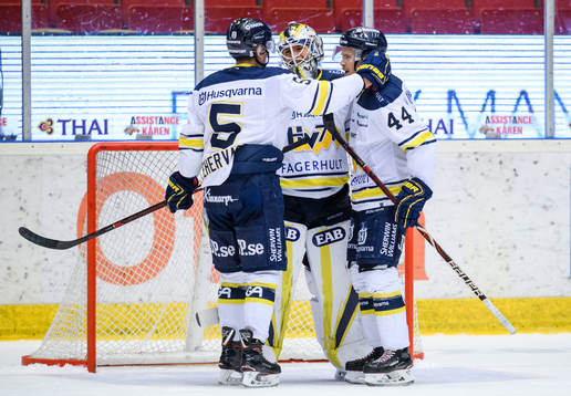 s Martin Fehérváry och Mikko Lehtonen jublar