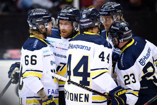 s Joakim Andersson jublar