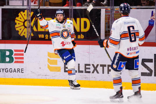 Växjös Kris Versteeg jublar