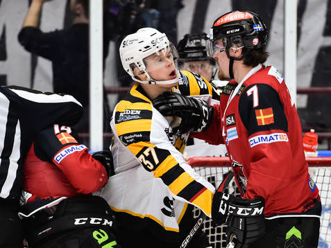 Skellefteås Albin Eriksson och Malmö Redhawks Marcus