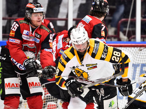Malmö Redhawks Carl Persson och Skellefteås Johan Alm i