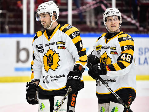 Skellefteås Bud Holloway och Mathis Olimb deppar