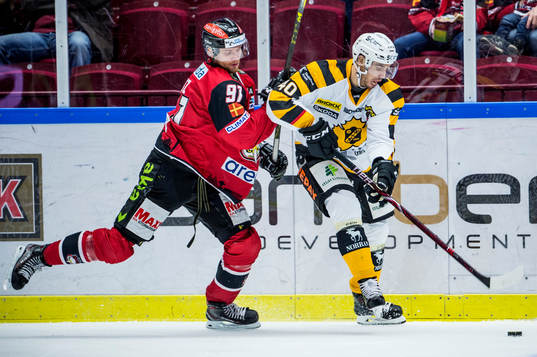 Malmö Redhawks Max Görtz mot Skellefteås Jesper Jensen