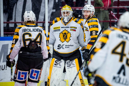 Skellefteås målvakt Mantas Armalis och Petter Granberg