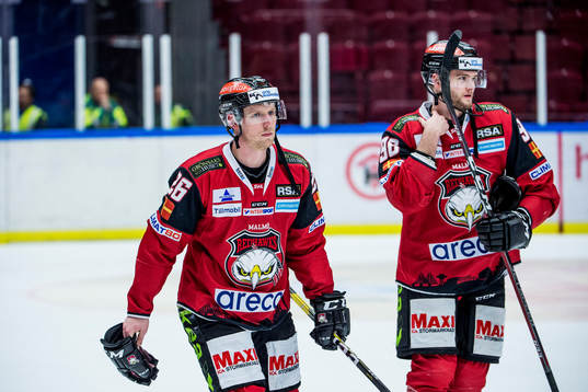 Malmö Redhawks Axel Wemmenborn och Kim Rosdahl deppar