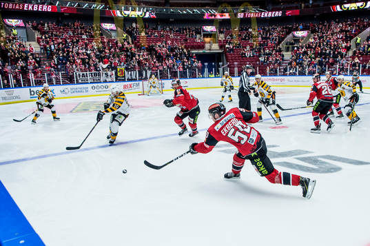 Malmö Redhawks Tobias Ekberg drar iväg ett skott