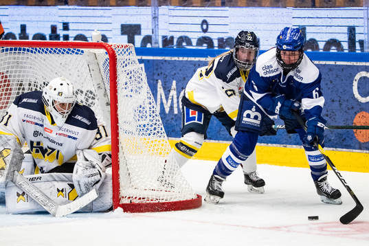 s målvakt Alba Gonzalo och HV71:s Alexis Joyce och