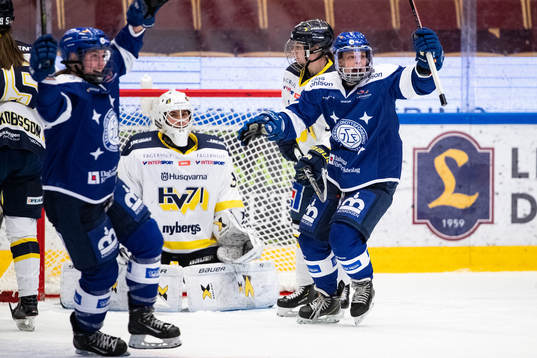 Leksands Danielle Stone jublar