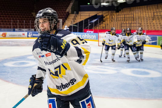 s Maja Jakobsson jublar