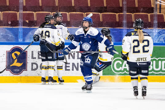 s Maja Jakobsson jublar