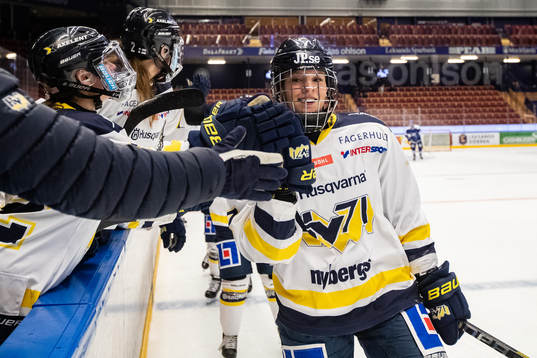 s Thea Johanssonjublar