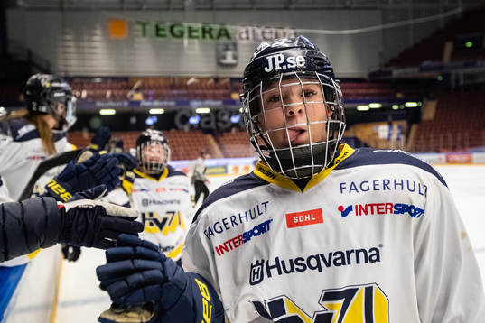 s Thea Johanssonjublar