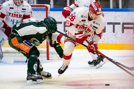 Färjestads Linus Johansson och Timrås Hampus Larsson i