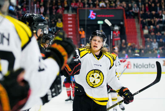 Brynäs Ludvig Nilsson jublar vid 2-1