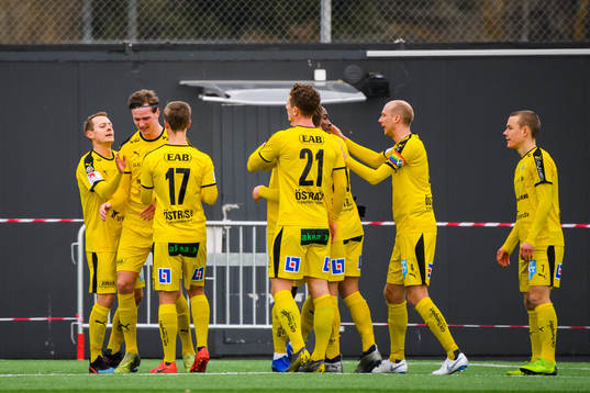 Halmstads Sadat Karim jublar med lagkamrater