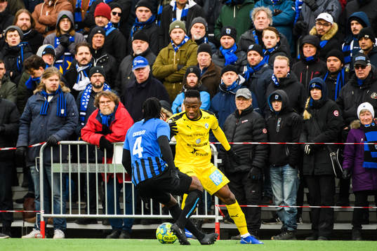 Sirius Kebba Ceesay och Halmstads Sadat Karimunder