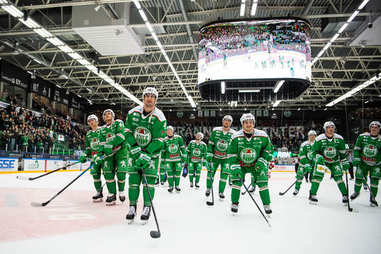 Rögles spelare jublar