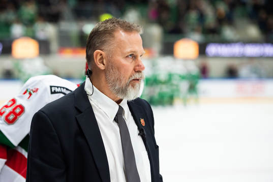 Moras tränare Mats Lusth deppar