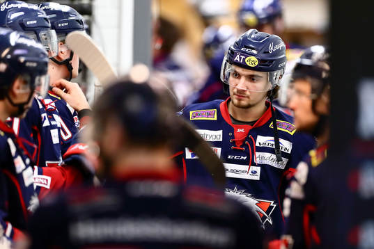 Linköpings Adam Brodecki före ishockeymatchen i SHL
